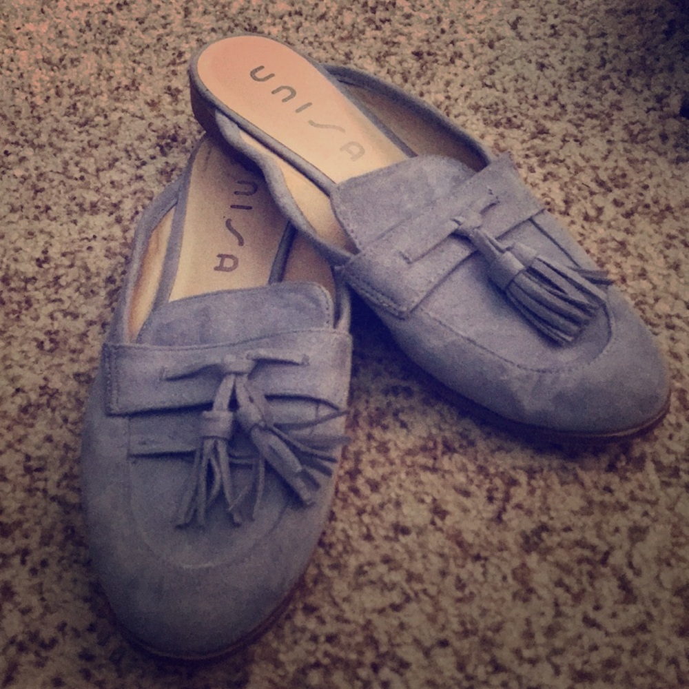Periwinkle flat mules